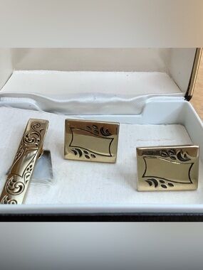 VINTAGE Foster Gold Cufflinks & Tie Clip Set